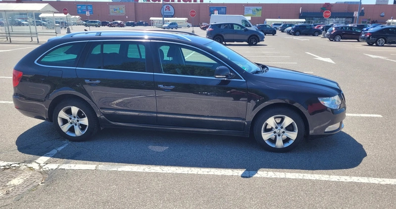 Skoda Superb cena 30000 przebieg: 306000, rok produkcji 2013 z Białystok małe 92